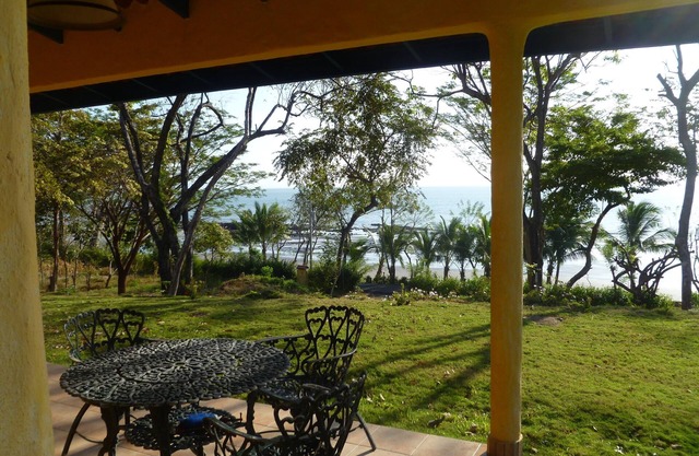 Beachfront Home w/key to empty beach