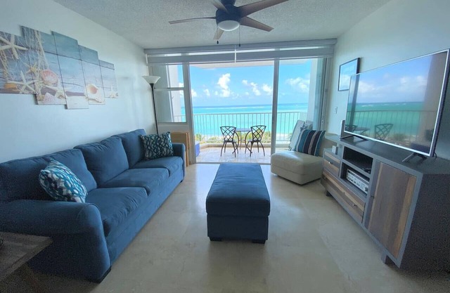 Beachfront in * Isla Verde * walk 2 eat *