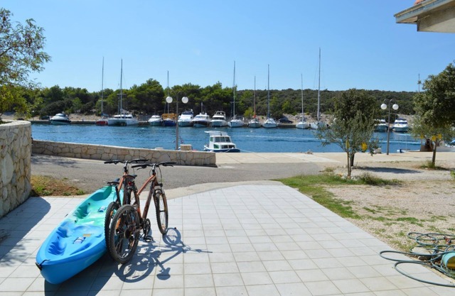Beachfront Lovro apartment