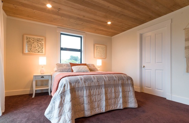 Beachfront luxury in Ruby Bay - 30 mins to Nelson
