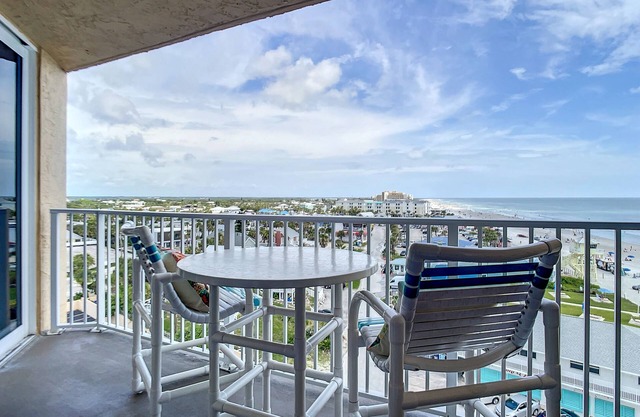 Beachfront Oceanview Unit - Pool & Steps to Flagler Ave