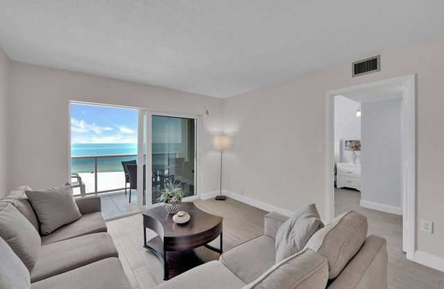 BEACHFRONT ON A BUDGET! MILLION $ VIEW! 2B/2B ISLAND VACATION CONDO!