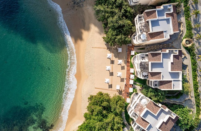 Beachfront Penthouse | Resort Amenities
