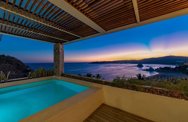 Beachfront Penthouse W/Amazing Views + Amenities