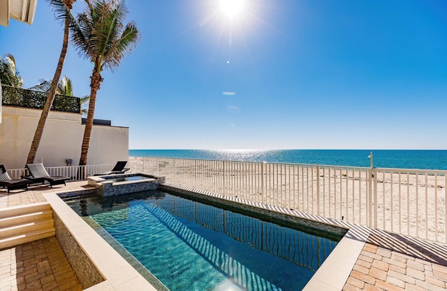 Beachfront Private Home with Heated Pool, 5 bed, 5.5 bathroom
