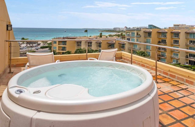 Beachfront - Tropical Penthouse 1BR condo - BG532