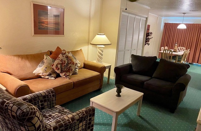 Beachfront Two Bedroom Condo with a Pool/2 nights or 7 nights. Pet friendly!