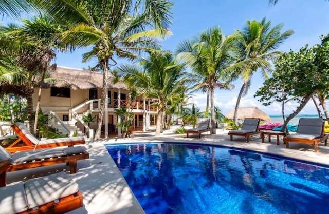Beachfront Villa & pool a Tropical Paradise to relax & enjoy