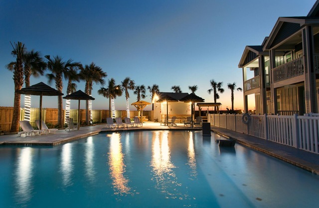 Beachfront with Pool & Private Hot Tub – Dog-Friendly, Steps to Whitecap Beach