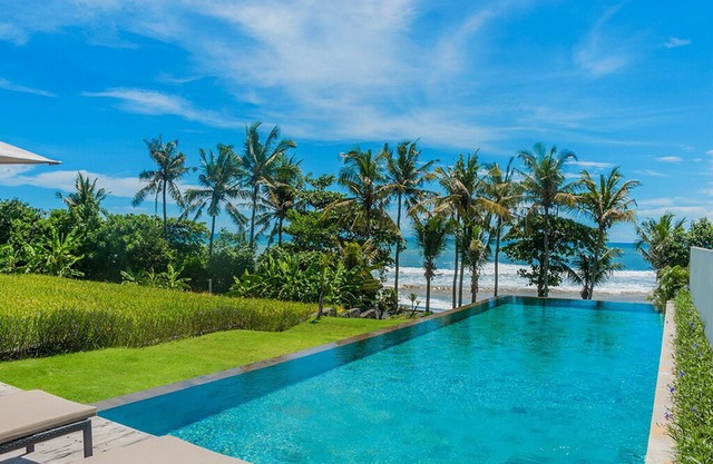 Beachfront1, 3 Bedroom Villa, Car+Driver, Cemagi