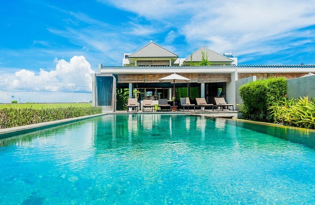 Beachfront2, 3 Bedroom Villa, Car+Driver, Cemagi;