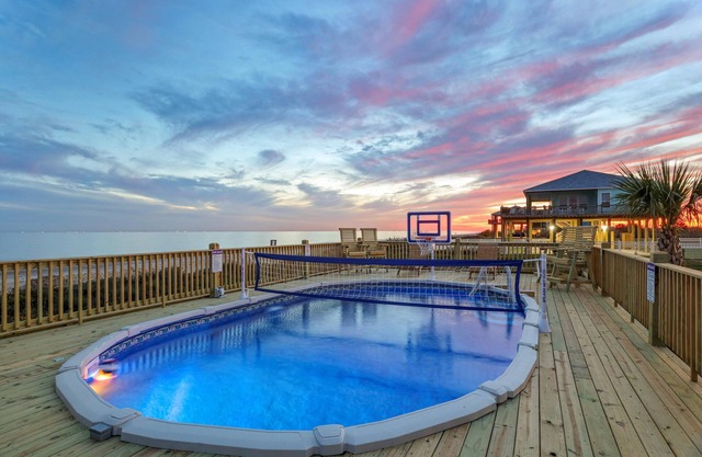 BeachfrontHeatedPool!2HotTub!Wedding!EventParking!Sleep32!Pets!Starlink!PuttPutt