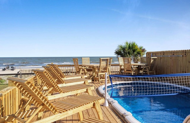BeachfrontHeatedPool!HotTub!Weddings!EventParking!Sleep24!Pets!Starlink!PuttPutt