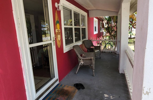 Beachside Beach Retreat-Walk to the beach!(Pet-friendly)
