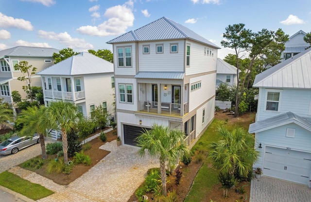 Beachside Haven w/Firepit, BBQ & Family Spaces | Driftwood Dreams by AvantStay