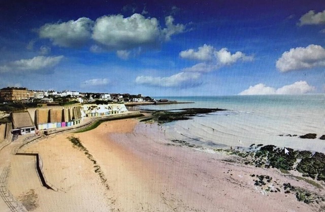 Beachside Mews - Brand Newly Refurbished Apartment By The Beach