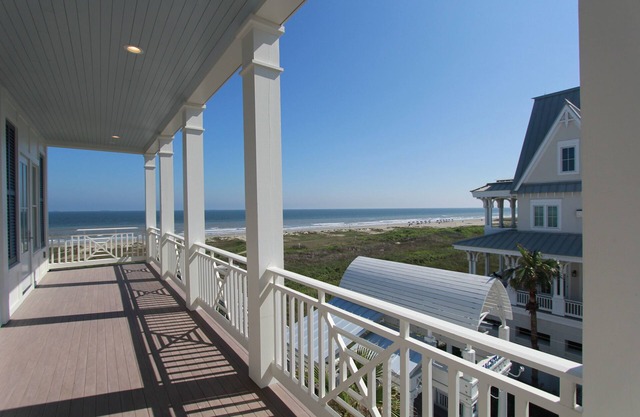 Beachtown Galveston - Beachfront - Private Pool - Elevator - 3/3.5 - Epic Views!