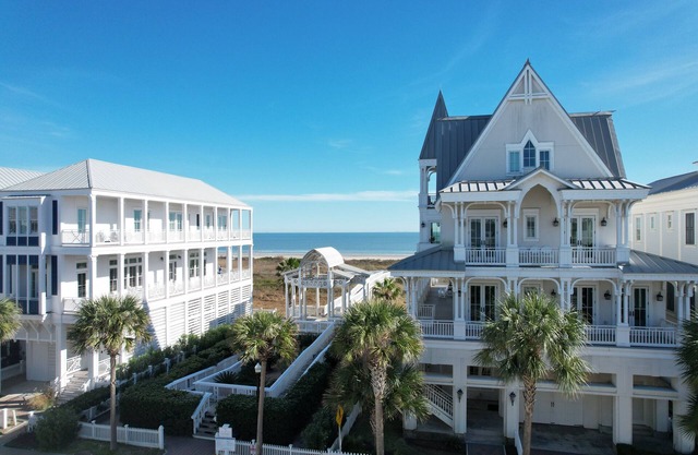 Beachtown Galveston - Steps from Beach & Pool - 5 Bedroom, 2nd Row + Beach Views