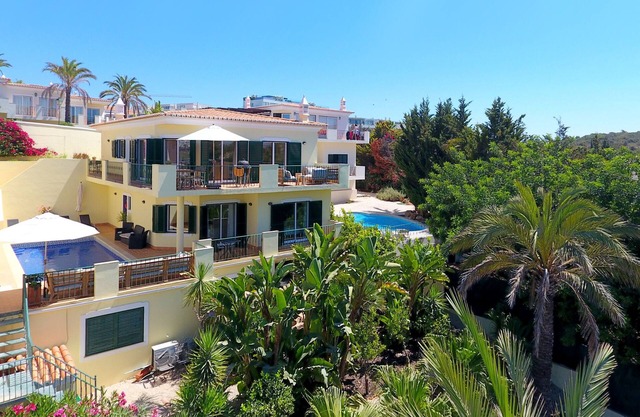 Beachvilla with private pool & seaview at prime location in Ferragudo Village.