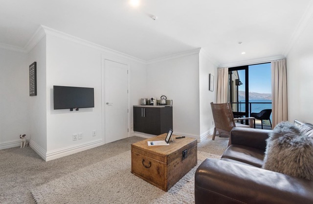 Beacon Studio Room | Lake Views