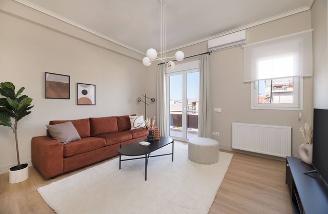 Beaming 2BR Apartment in Paleo Faliro