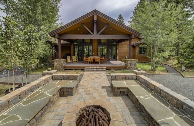 Bear Discovery - Spectacular - Tamarack - 5BR - ski in ski out - hot tub