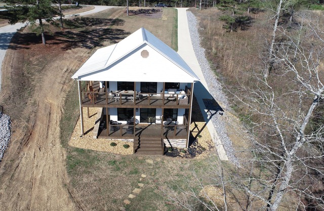 Bear Pen Branch: 4 BR, 3.5 BA House in Crane Hill, Sleeps 8