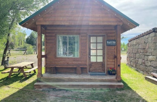 Bear's Den At Mountain River Ranch