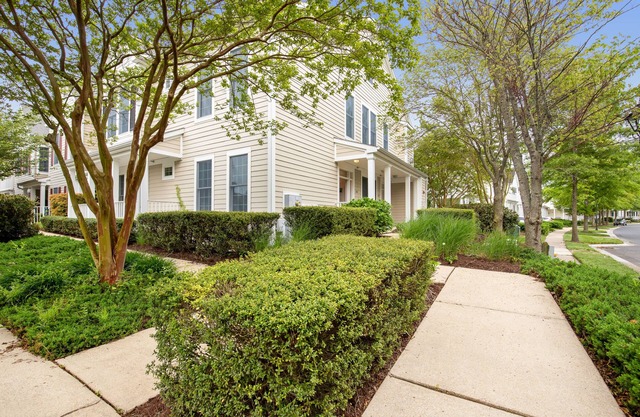 Bear Trap Dunes 2nd floor condo w/free WiFi, basketball court, and gym
