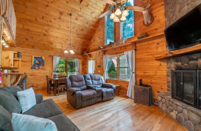 Bearfoot Lodge- Blue Ridge GA