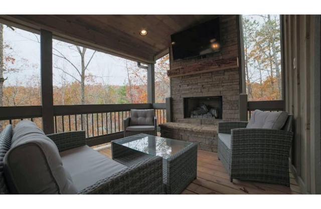 Bearfoot on the River | NEW | Hot Tub | Movie Room