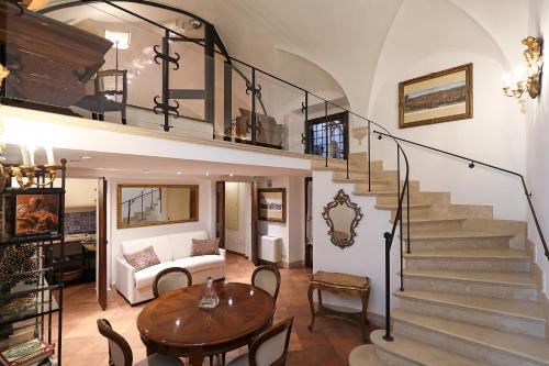 Beatrix Apartment in Trastevere by Nosdom Properties