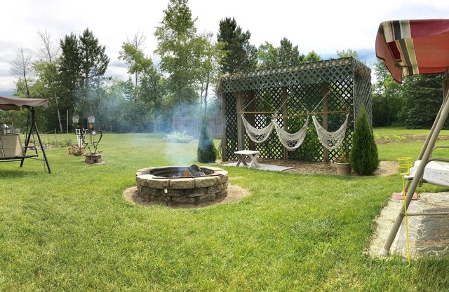 Beau Soleil Bungelow-Spacious 3 Bedroom Home with a Hot Tub, & Firepit