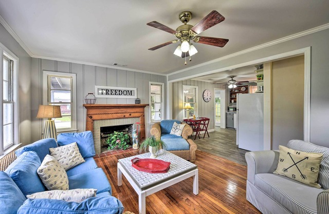Beaufort Retreat w/Porch, 4 Mi from Downtown!