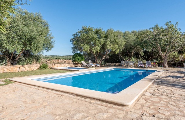 Beautiful Apartment on a Farm with Wi-Fi, Pool & Large Outdoor Area