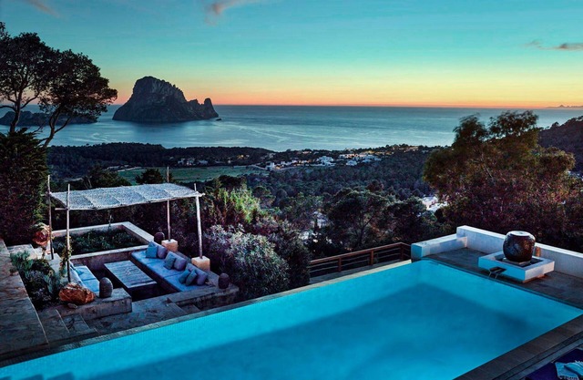 Beautiful villa for 12 people