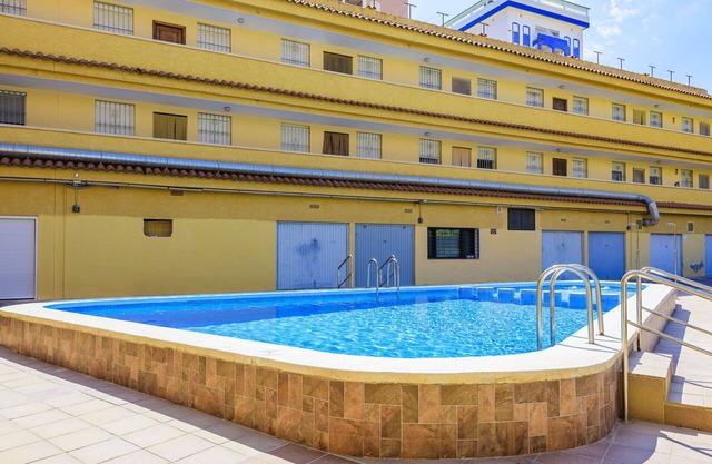 Beautiful apartment for 4 guests with WIFI, A/C, pool, TV, terrace and pets allowed