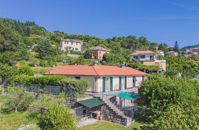 Beautiful villa for 8 guests with WIFI, TV, terrace and pets allowed