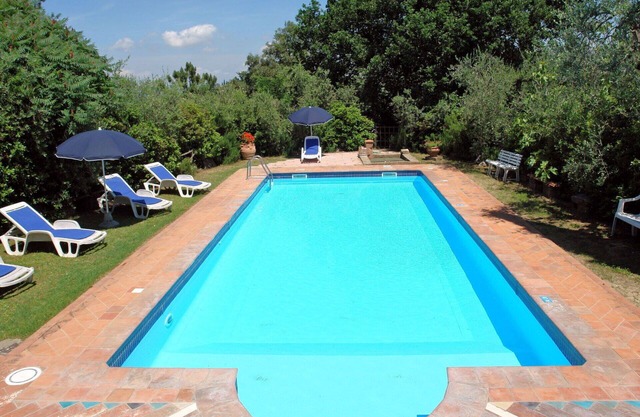 Beautiful private villa for 9 people with private pool, WIFI, TV, patio and pets allowed