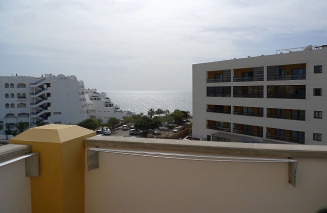 Beautiful 3 bed 2 bath Penthouse Free Wifi Parking, Ac, Fantastic sea views