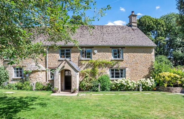 Beautiful cottage near Soho Farmhouse