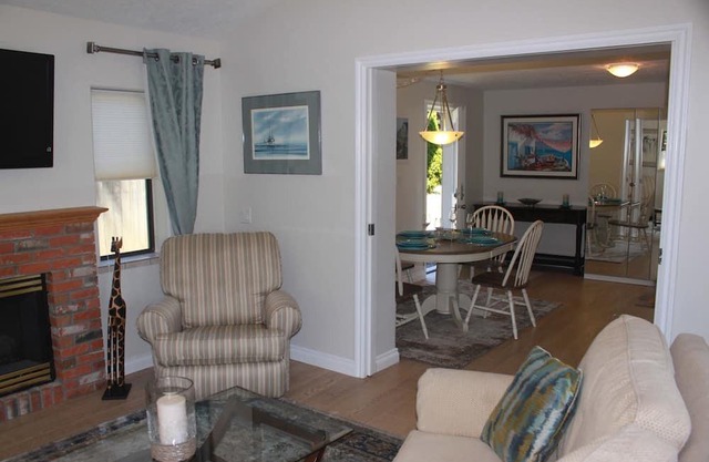 Beautiful 1 Bed 844 Sq ft. suite in Sidney