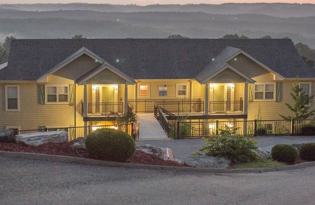 Beautiful 1 bedroom unit at resort, sleeps 4