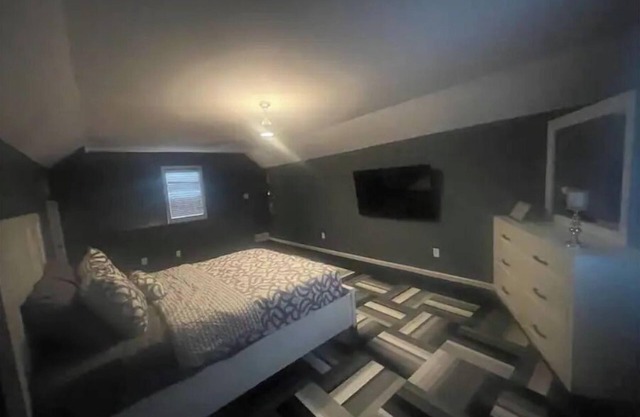 Beautiful 1 bedroom guess house with a pool table