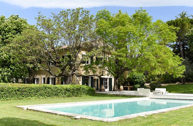Beautiful 18th Century Domaine with private park, tennis court, pool, vineyards