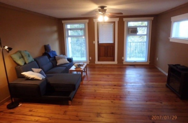 Beautiful 1bedroom suite 10 minutes away from spectacular Shuswap Lake!