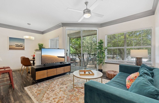 Beautiful 1BR Next to The Domain 6514