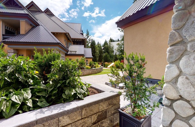 Beautiful 1st-floor condo with fireplace & patio, short walk or shuttle to lifts
