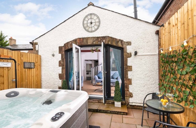 Beautiful 2-Bed Cottage in Brampton