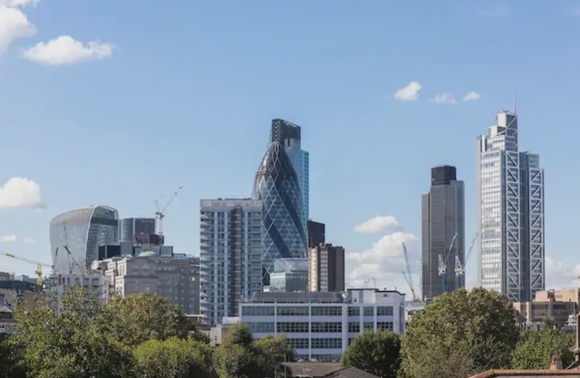 Beautiful 2 bed w/ Stunning City of London Views